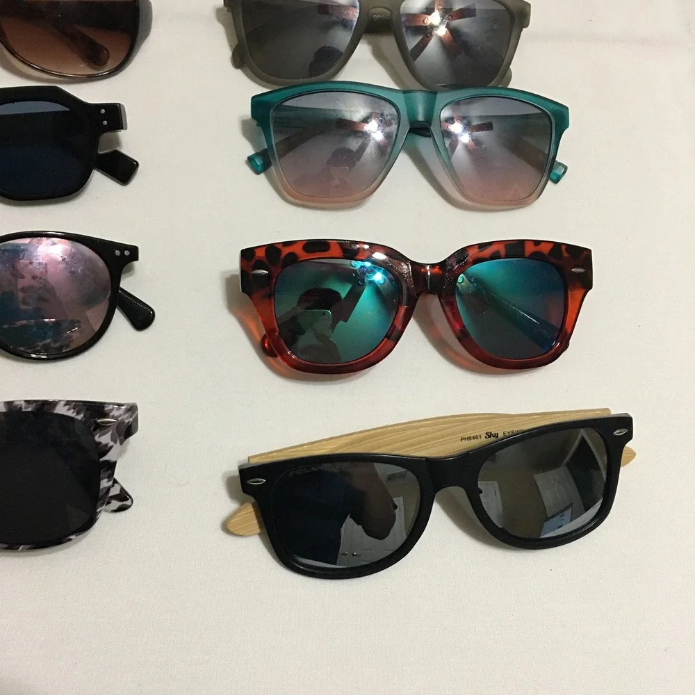 Lot of 25 Mixed Sunglasses Unisex One Size Multicolored Various Styles